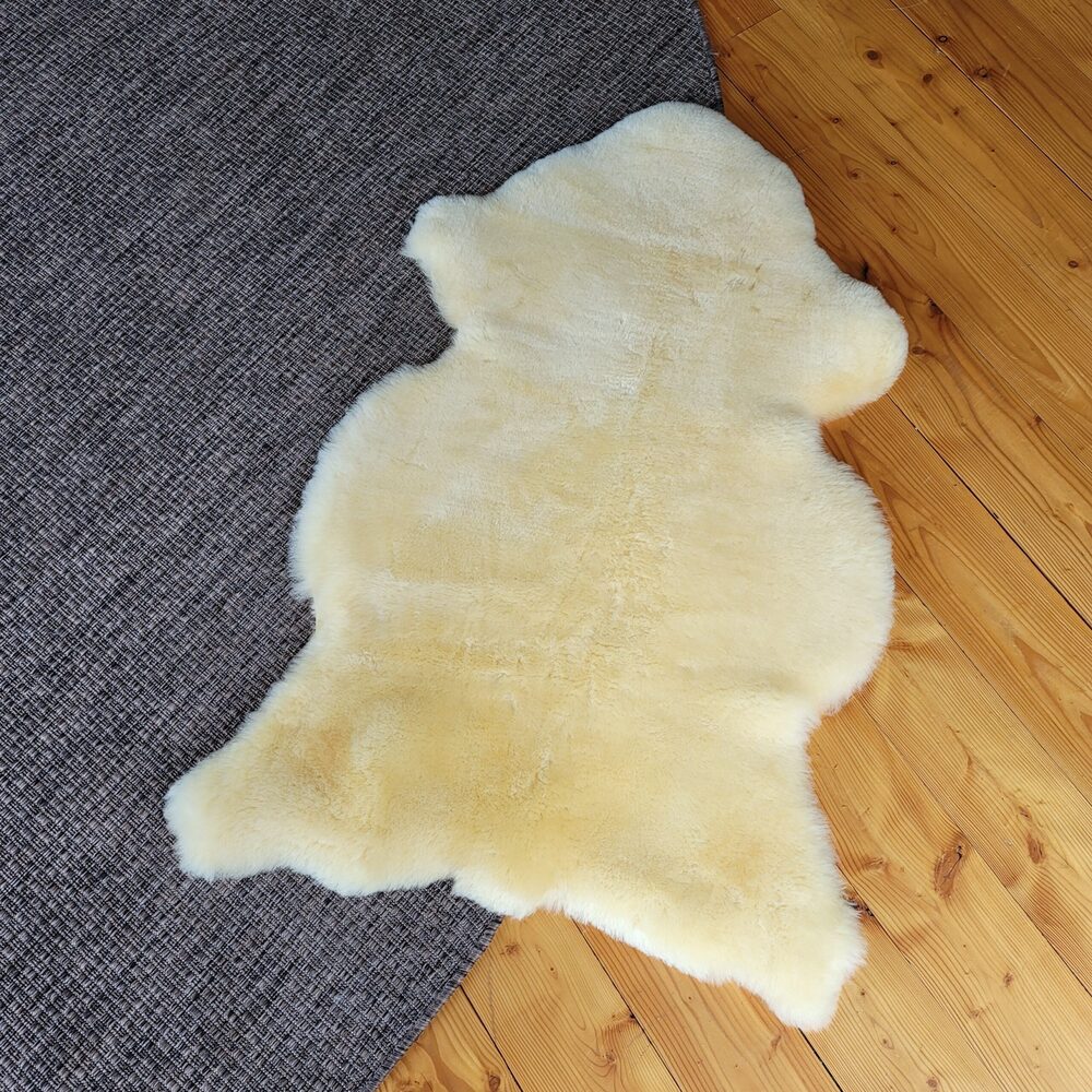 Premium Pelts of Superior Quality - Large Medical Tanned Sheepskin Pelt - 1 pack